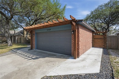 *PRICE REDUCTION!* Welcome to this beautifully renovated - photo 3