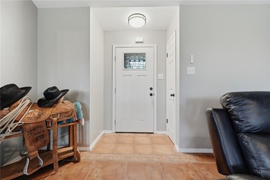 *PRICE REDUCTION!* Welcome to this beautifully renovated - photo 5