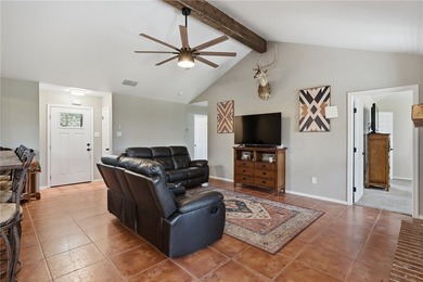 *PRICE REDUCTION!* Welcome to this beautifully renovated - photo 9