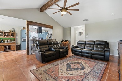 *PRICE REDUCTION!* Welcome to this beautifully renovated - photo 10