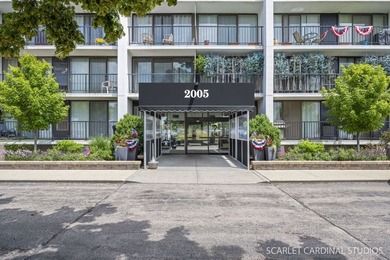 Spacious 2-bedroom, 2-bath condo featuring an expansive balcony - photo 2
