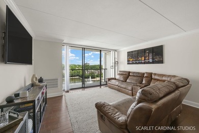 Spacious 2-bedroom, 2-bath condo featuring an expansive balcony - photo 3