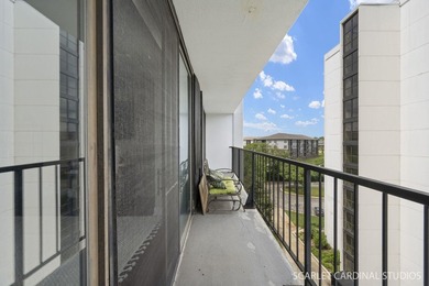Spacious 2-bedroom, 2-bath condo featuring an expansive balcony - photo 5