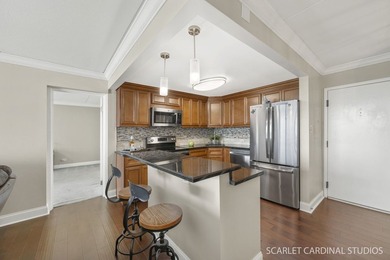 Spacious 2-bedroom, 2-bath condo featuring an expansive balcony - photo 7