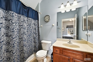 Absolutely stunning model quality home with all the bells and - photo 22
