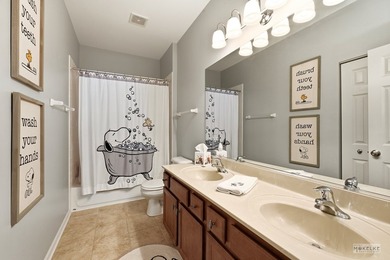 Absolutely stunning model quality home with all the bells and - photo 25