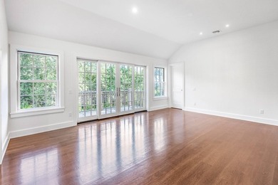 Welcome to 166 Ferry Rd, a luxurious black and white batten - photo 16