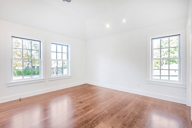 Welcome to 166 Ferry Rd, a luxurious black and white batten - photo 19