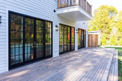 Welcome to 166 Ferry Rd, a luxurious black and white batten - photo 29