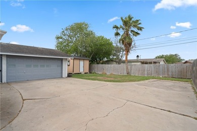 Welcome to 913 Pyramid Dr., a spacious and versatile home - photo 5