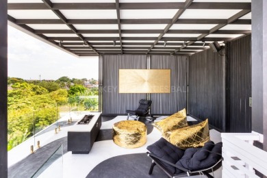 Ultimate Comfort and Relaxation in this Spacious Villa - photo 15