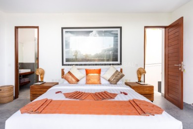Ultimate Comfort and Relaxation in this Spacious Villa - photo 10