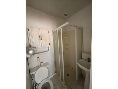 Welcome to your next investment opportunity! This 4-bedroom - photo 4