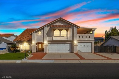 Beautiful custom-built family home designed for both comfort & - photo 1