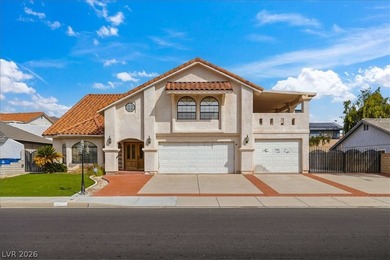 Beautiful custom-built family home designed for both comfort & - photo 2
