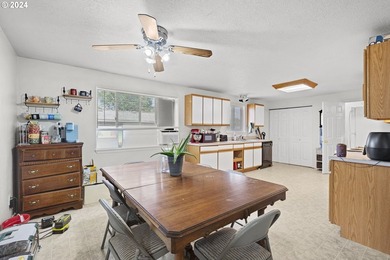 Great investment opportunity! Newer duplex built in 2002. Each - photo 12