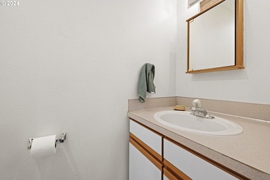 Great investment opportunity! Newer duplex built in 2002. Each - photo 16