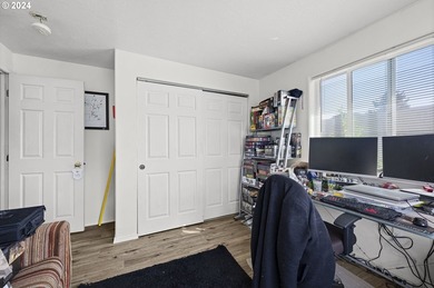 Great investment opportunity! Newer duplex built in 2002. Each - photo 18