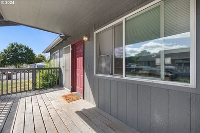 Great investment opportunity! Newer duplex built in 2002. Each - photo 19