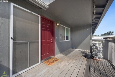 Great investment opportunity! Newer duplex built in 2002. Each - photo 20