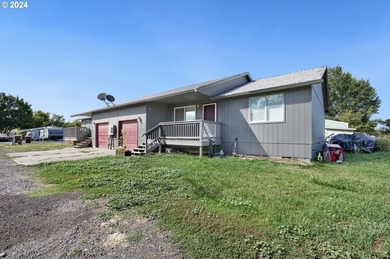 Great investment opportunity! Newer duplex built in 2002. Each - photo 21