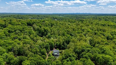 Welcome to 1132 Jamesview Dr, a turn-key oasis offering a rare - photo 37