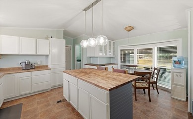Beautifully Remodeled 3-Bedroom, 2-Bath Manufactured Home on Two - photo 8