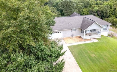 Welcome to your dream lake retreat! This beautifully renovated - photo 3