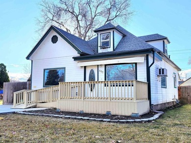 This Nampa charmer has so much to offer - beautiful custom