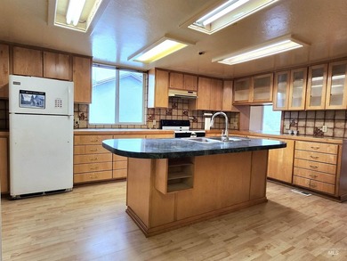 This Nampa charmer has so much to offer - beautiful custom