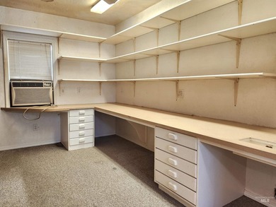 This Nampa charmer has so much to offer - beautiful custom