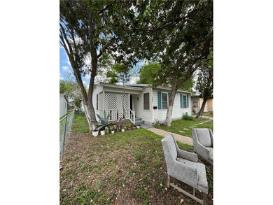 2 bed, 1 bath home offering 800 sqft of potential at 4933 - photo 2