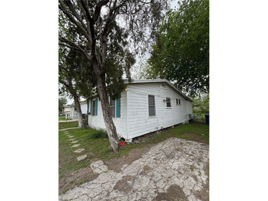 2 bed, 1 bath home offering 800 sqft of potential at 4933 - photo 3