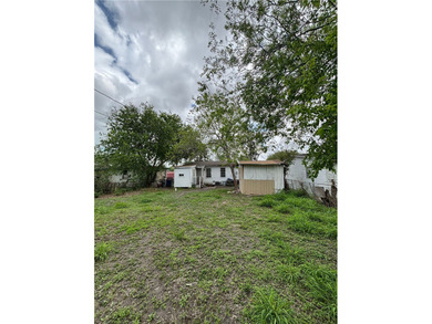 2 bed, 1 bath home offering 800 sqft of potential at 4933 - photo 5