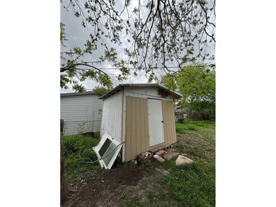 2 bed, 1 bath home offering 800 sqft of potential at 4933 - photo 6