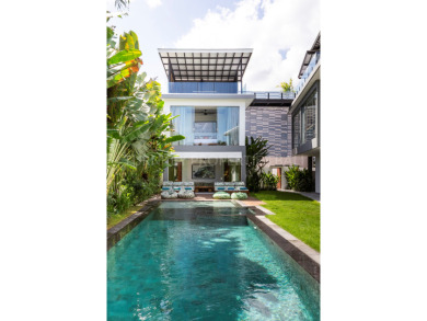 Ultimate Comfort and Relaxation in this Spacious Villa - photo 16