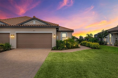 (private lake, pond, creek) Home For Sale in Bradenton Florida