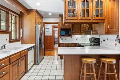 Classic lakefront architecture and timeless craftsmanship define - photo 32
