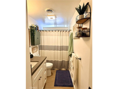 Beautifully updated single story home in a prime location - photo 35
