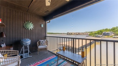 TOP-FLOOR WALK-IN WITH A VIEW! This Harbor Point condo checks - photo 12