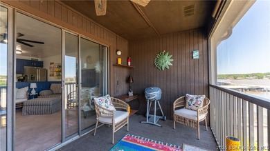 TOP-FLOOR WALK-IN WITH A VIEW! This Harbor Point condo checks - photo 13