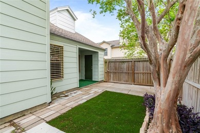 PRICE IMPROVED | THE MANSIONS TOWNHOMES | PRIVATE COURTYARD | 2 - photo 4