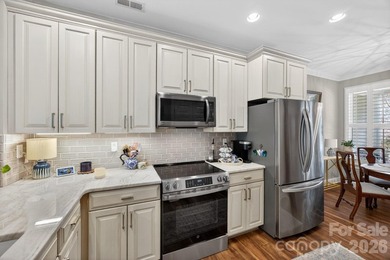 Live a carefree lifestyle with resort style amenities right here - photo 4