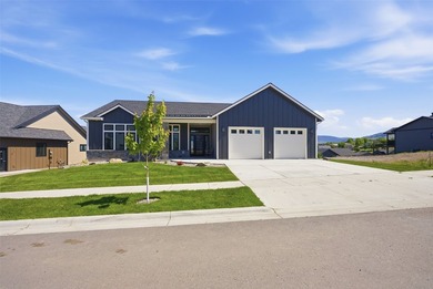 Stunning NEW CONSTRUCTION Home with Panoramic Views in a Prime - photo 2