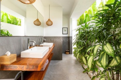 Ultimate Comfort and Relaxation in this Spacious Villa - photo 13
