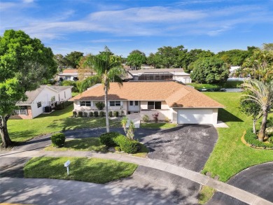 Lake Home For Sale in Plantation, Florida