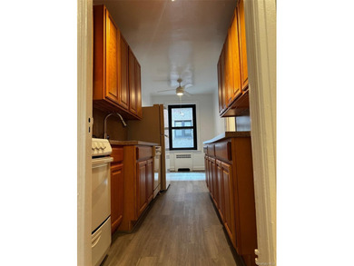 Bright and Spacious 850 square feet, move-in ready, 1 bedroom, 1 - photo 3