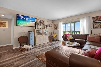 Lovely condo in the heart of Huntington Lakes. South facing unit - photo 12