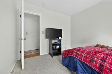 Located in Salinas, this 3-bedroom, 2-bathroom home offers 1,570 - photo 14