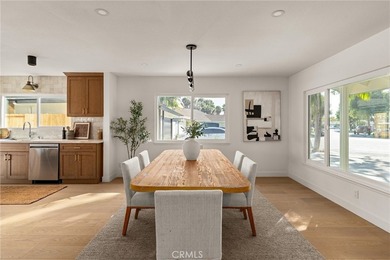 Fully Remodeled Santa Ana Retreat! Welcome to this beautifully - photo 14